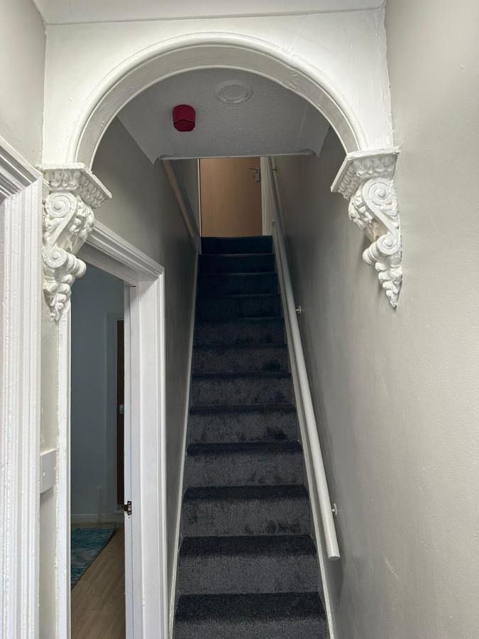 Luton Home Near Airport Private & Shared Bathroom Option Εξωτερικό φωτογραφία